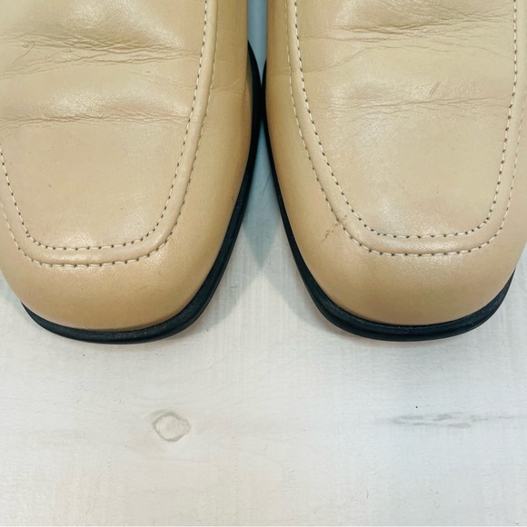 Munro American Beige Classic Leather With  Rubber Sole Slip-On Loafer, Sz 7-1/2N - Picture 5 of 10